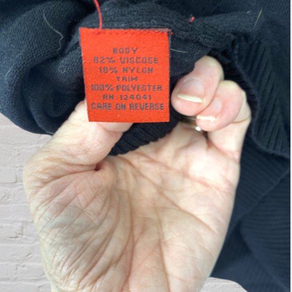 VINTAGE RED -- Sweater, Black & White, White Trim, Fuzzy Neck Detail, 3/4 Sleeve - Picture 8 of 12